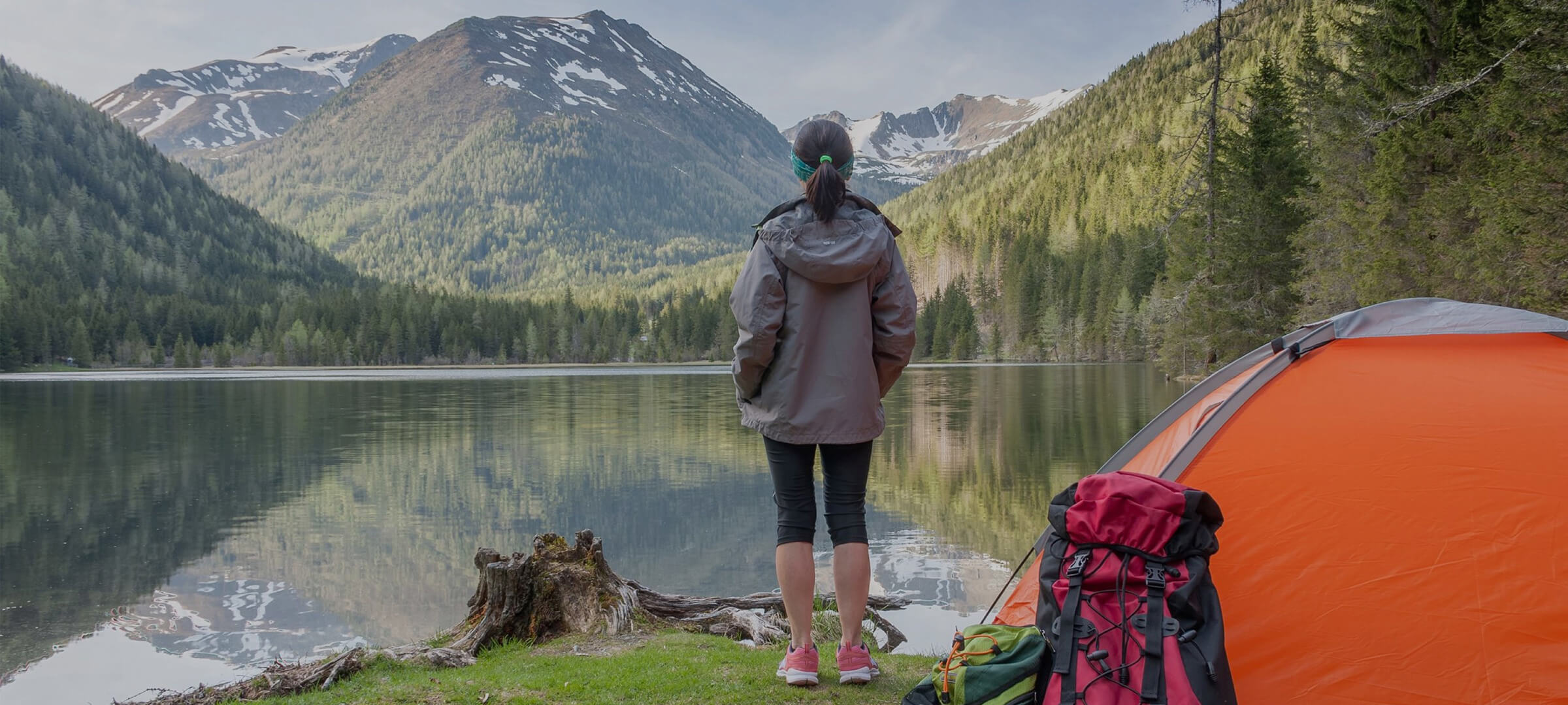 Обстановка туристов. Camping near a Lake. Что брать с собой на Байкал дикарями. Кемпече чем привлекает туристов.