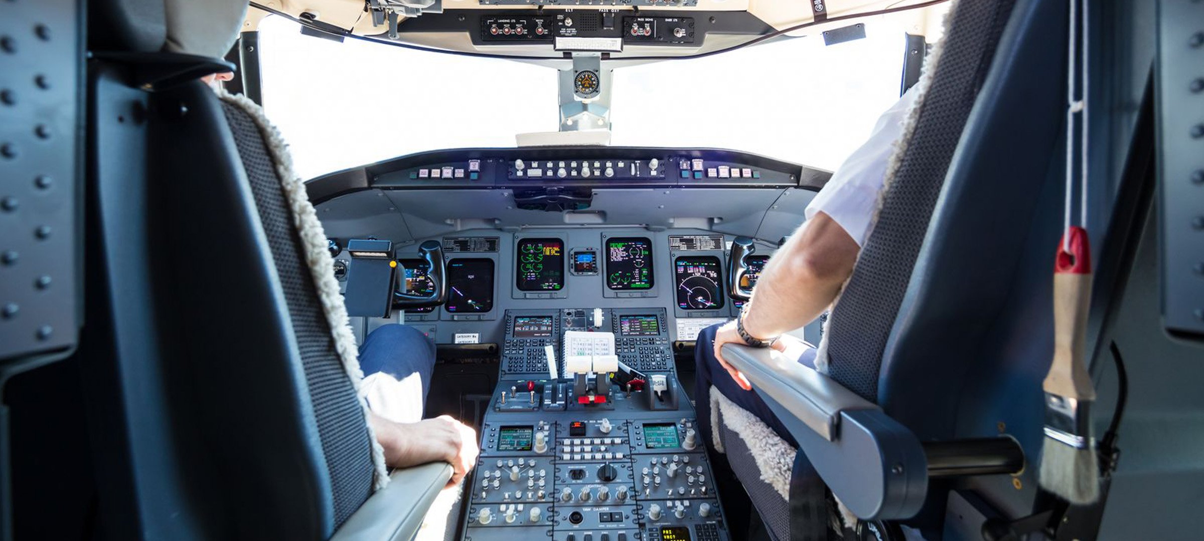 Cockpit_2400x1080.jpg