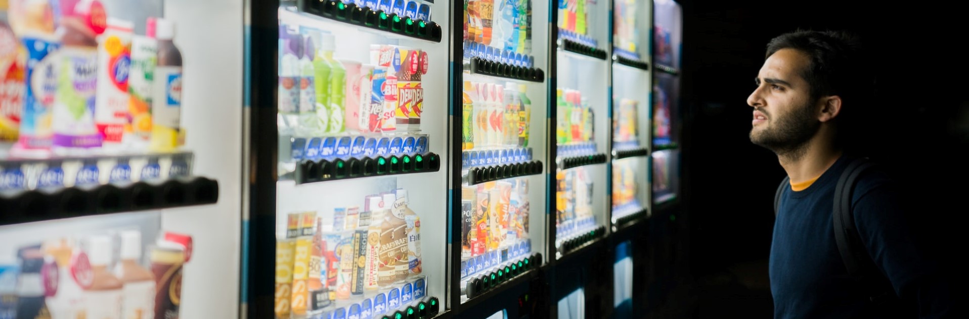 vending machine Photo by Victoriano Izquierdo on Unsplash